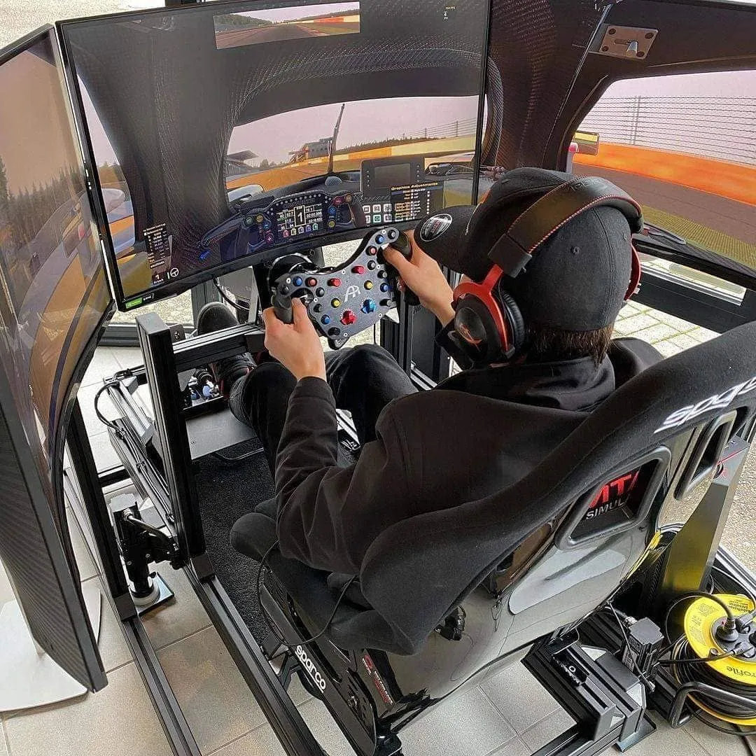 Motion Platform Experience - Professional racing simulator at SimRacing Arena